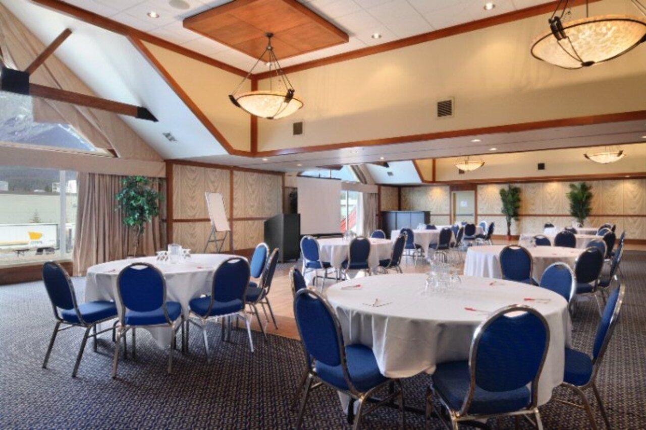 Canmore Inn & Suites Extérieur photo
