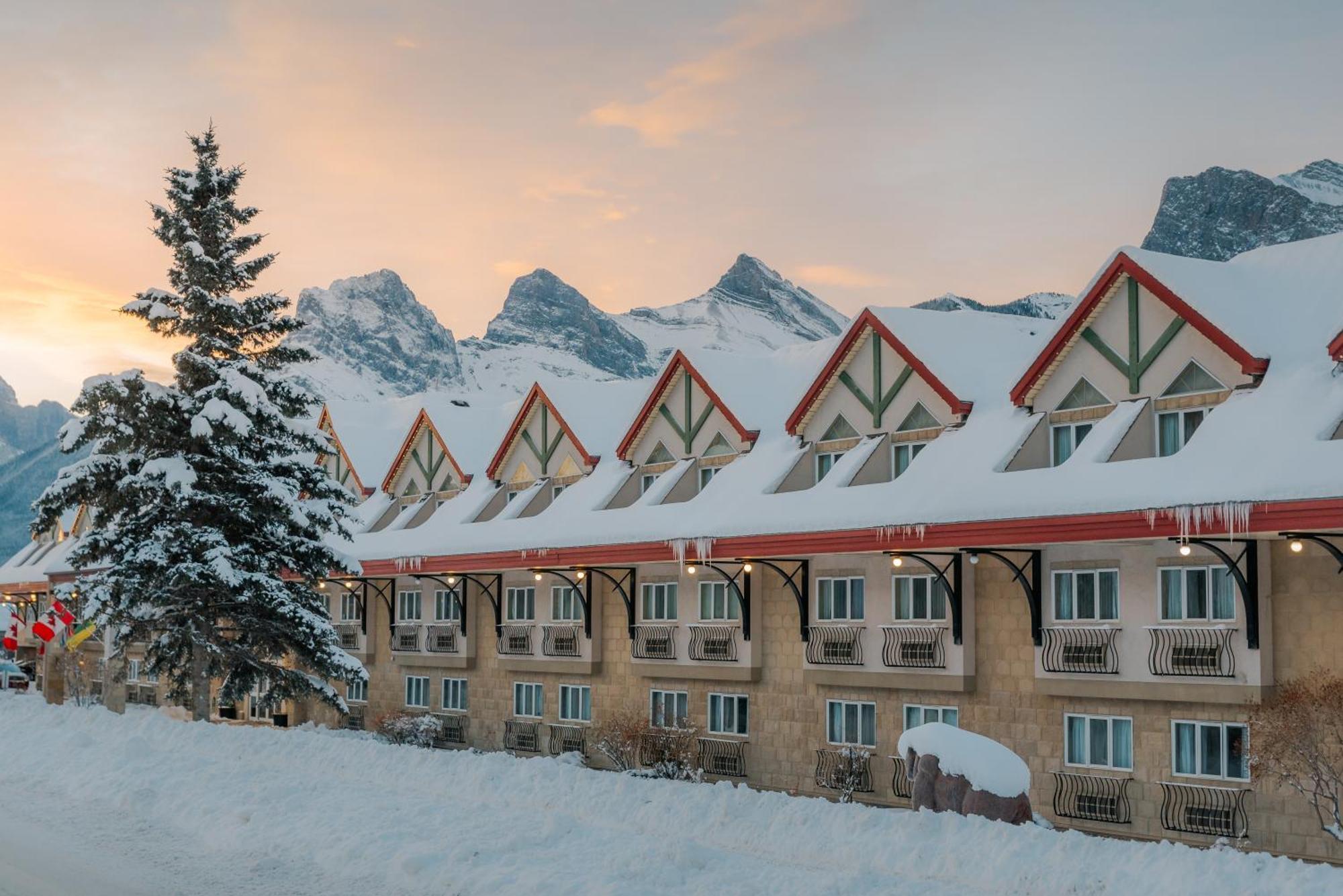 Canmore Inn & Suites Extérieur photo