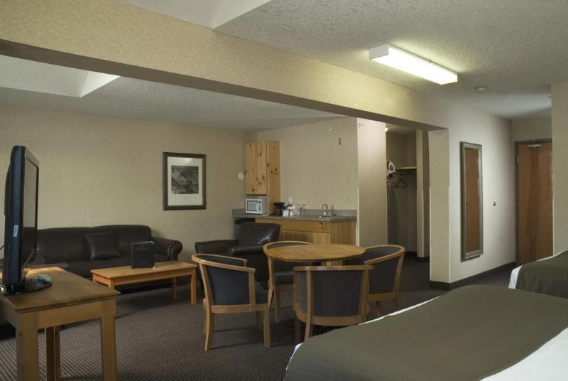 Canmore Inn & Suites Extérieur photo