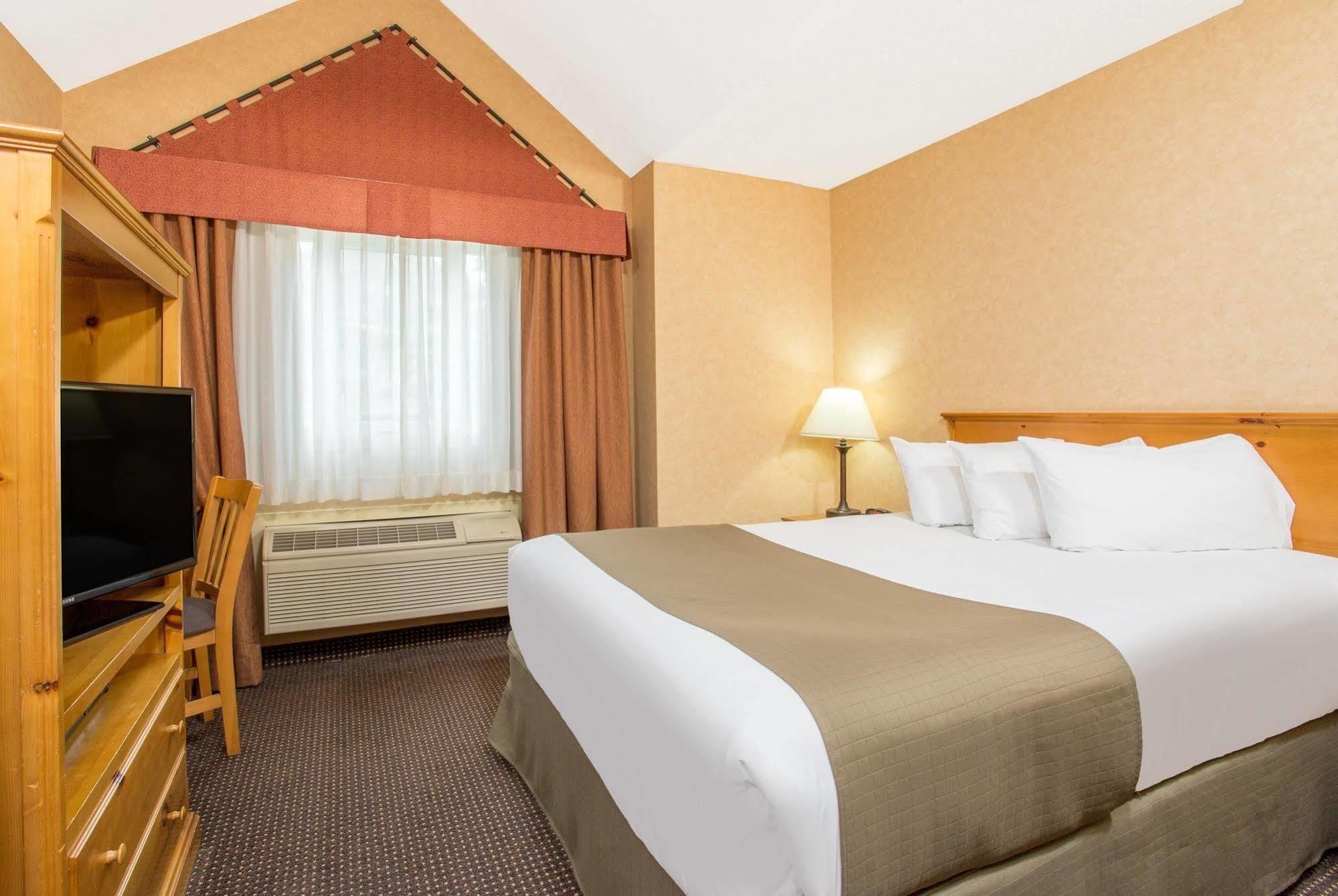 Canmore Inn & Suites Extérieur photo