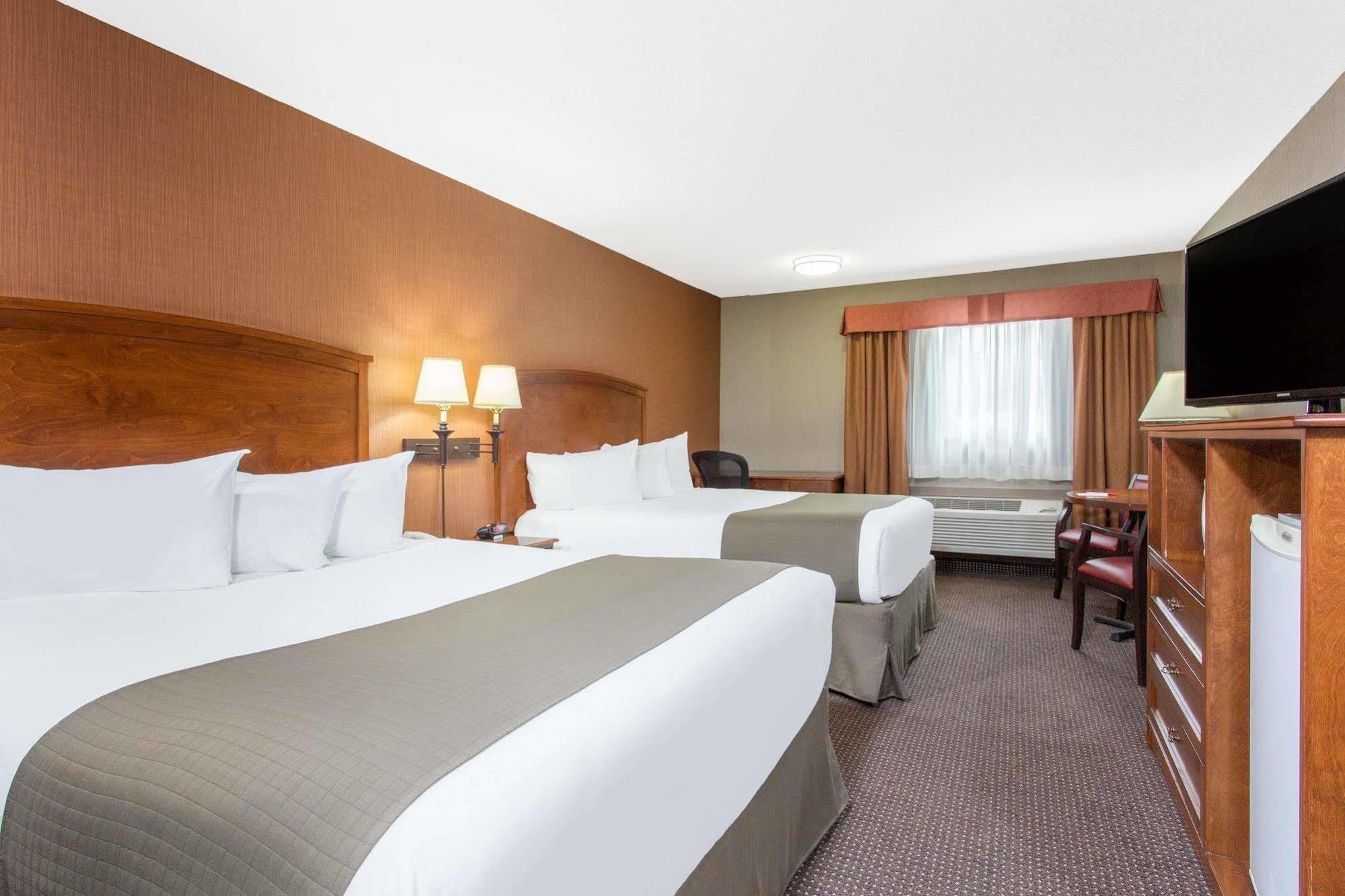 Canmore Inn & Suites Extérieur photo