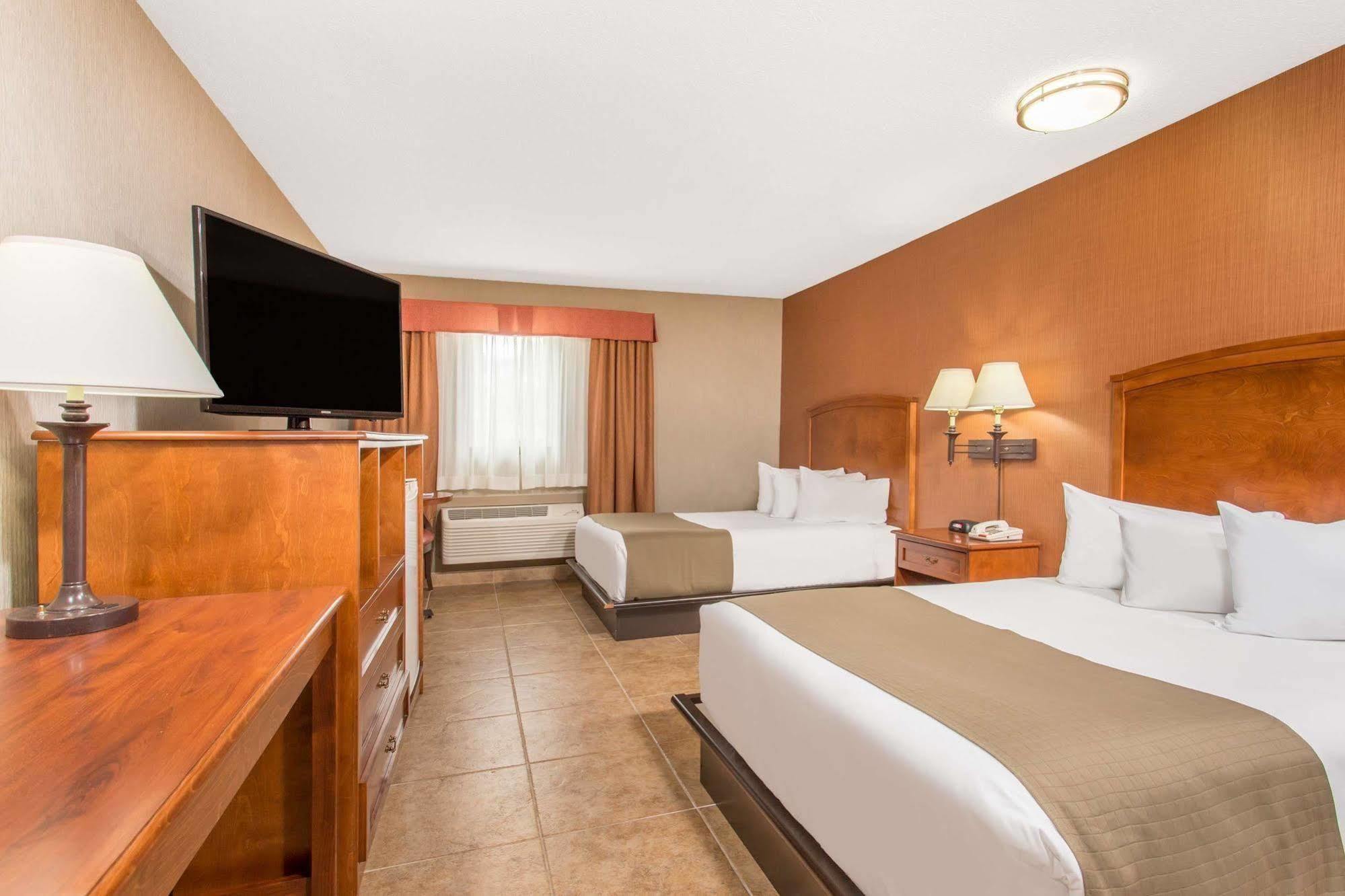 Canmore Inn & Suites Extérieur photo
