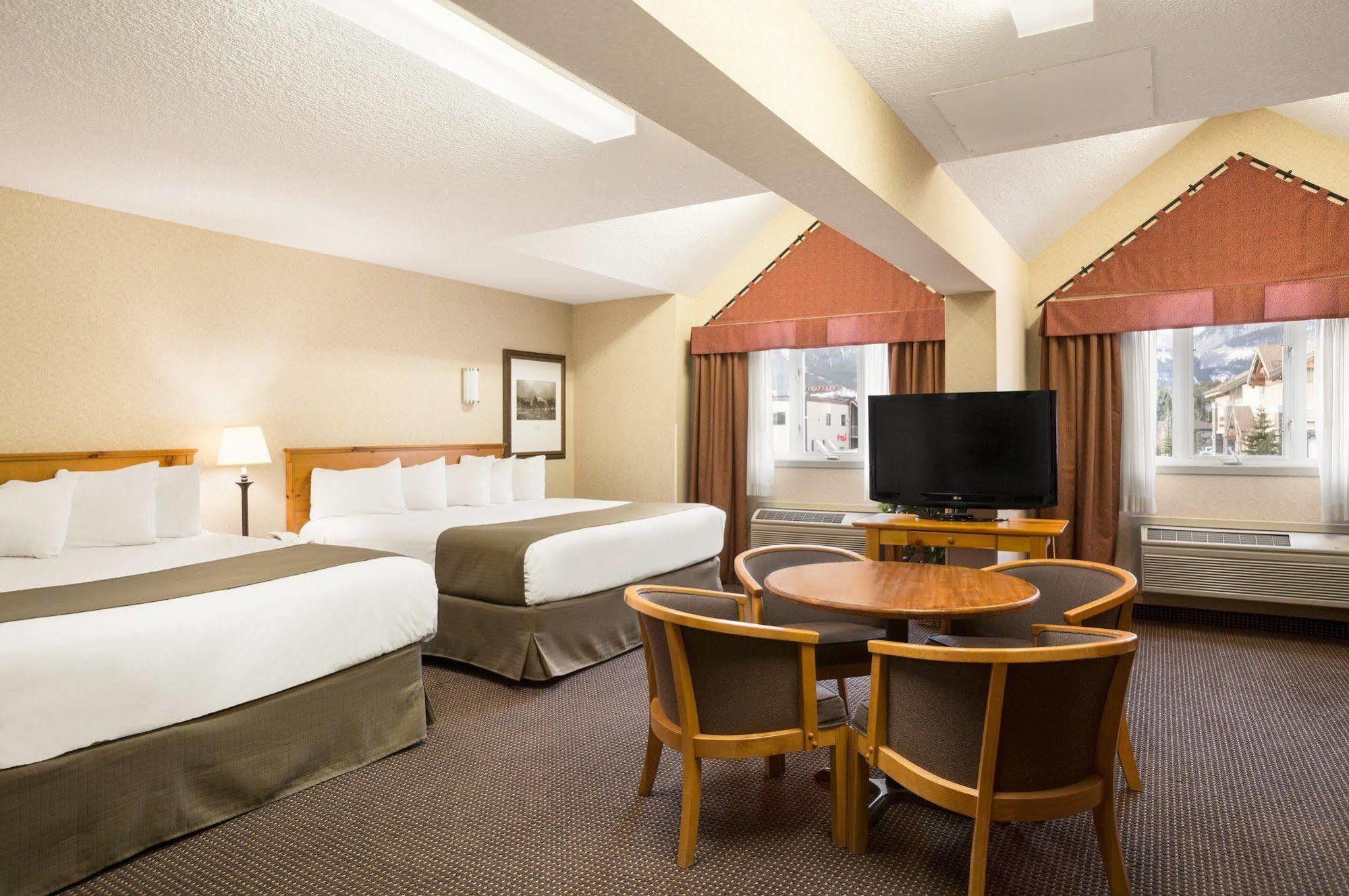 Canmore Inn & Suites Extérieur photo