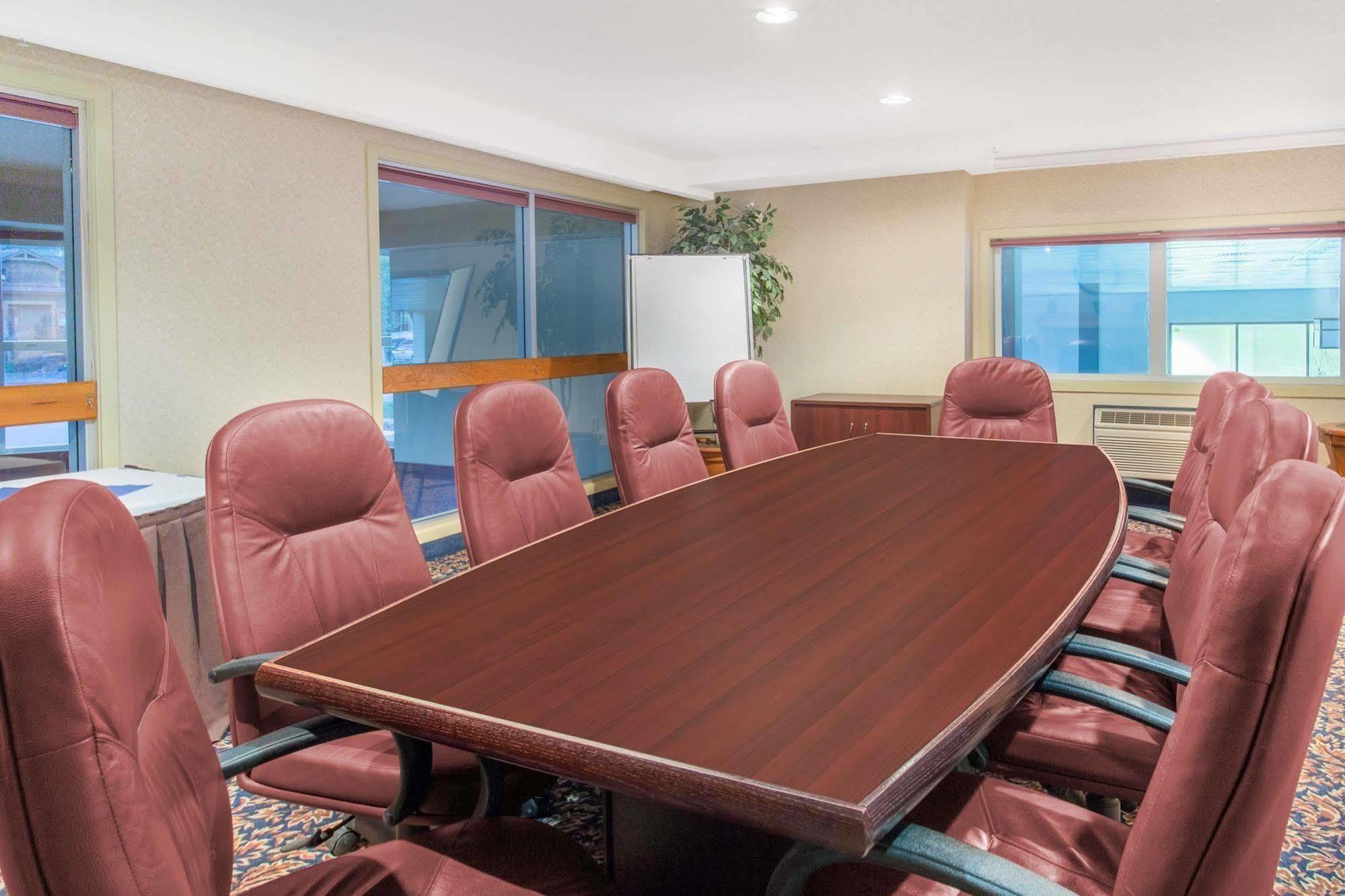 Canmore Inn & Suites Extérieur photo