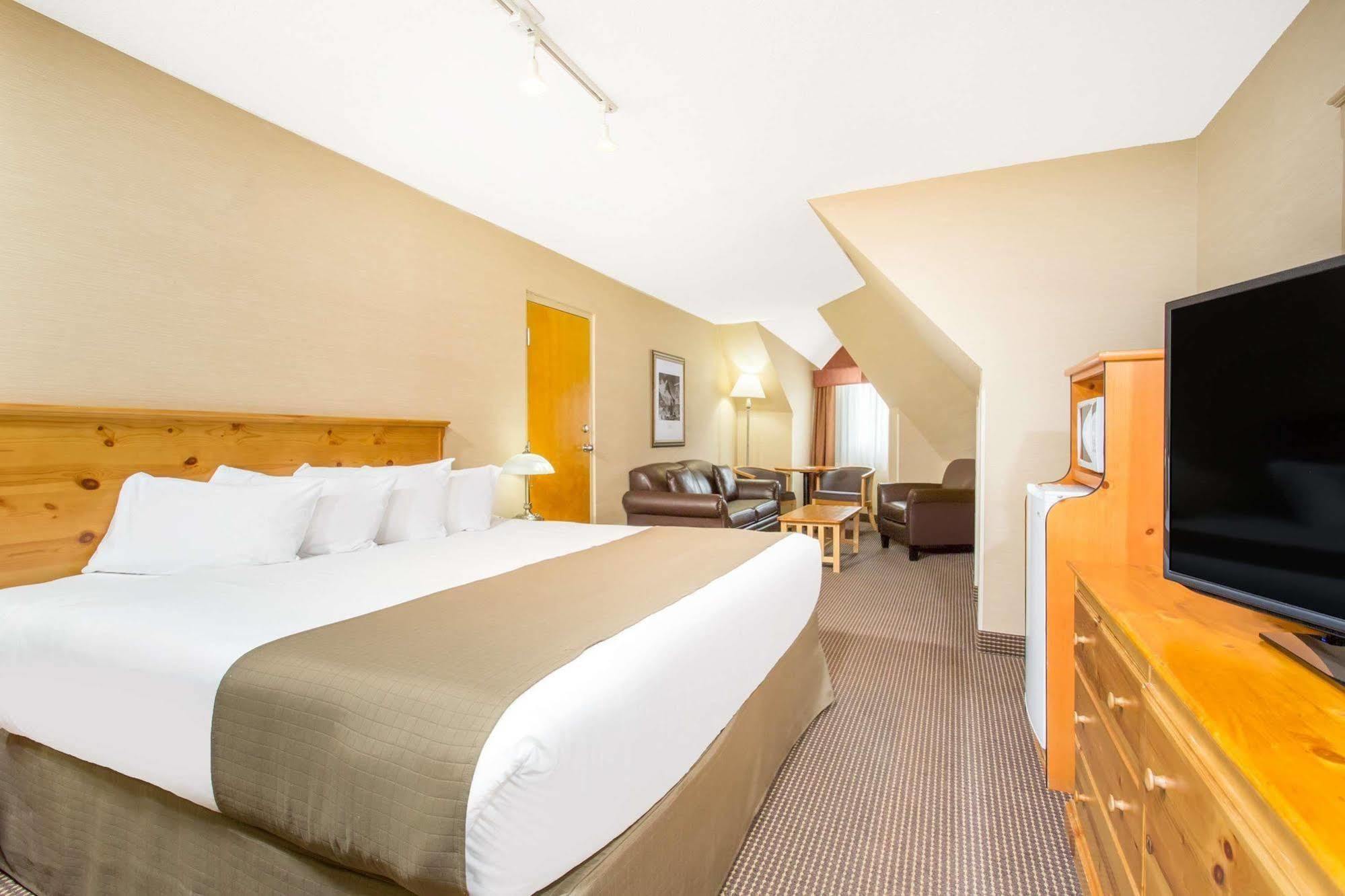 Canmore Inn & Suites Extérieur photo