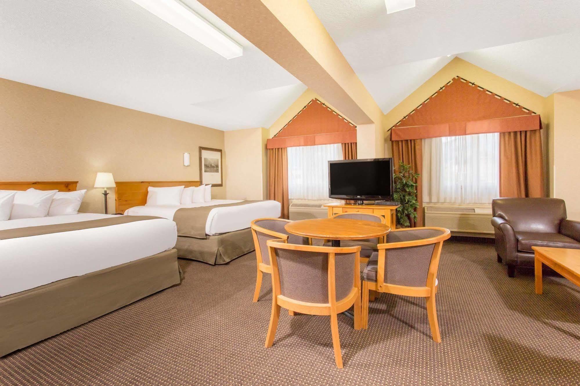 Canmore Inn & Suites Extérieur photo
