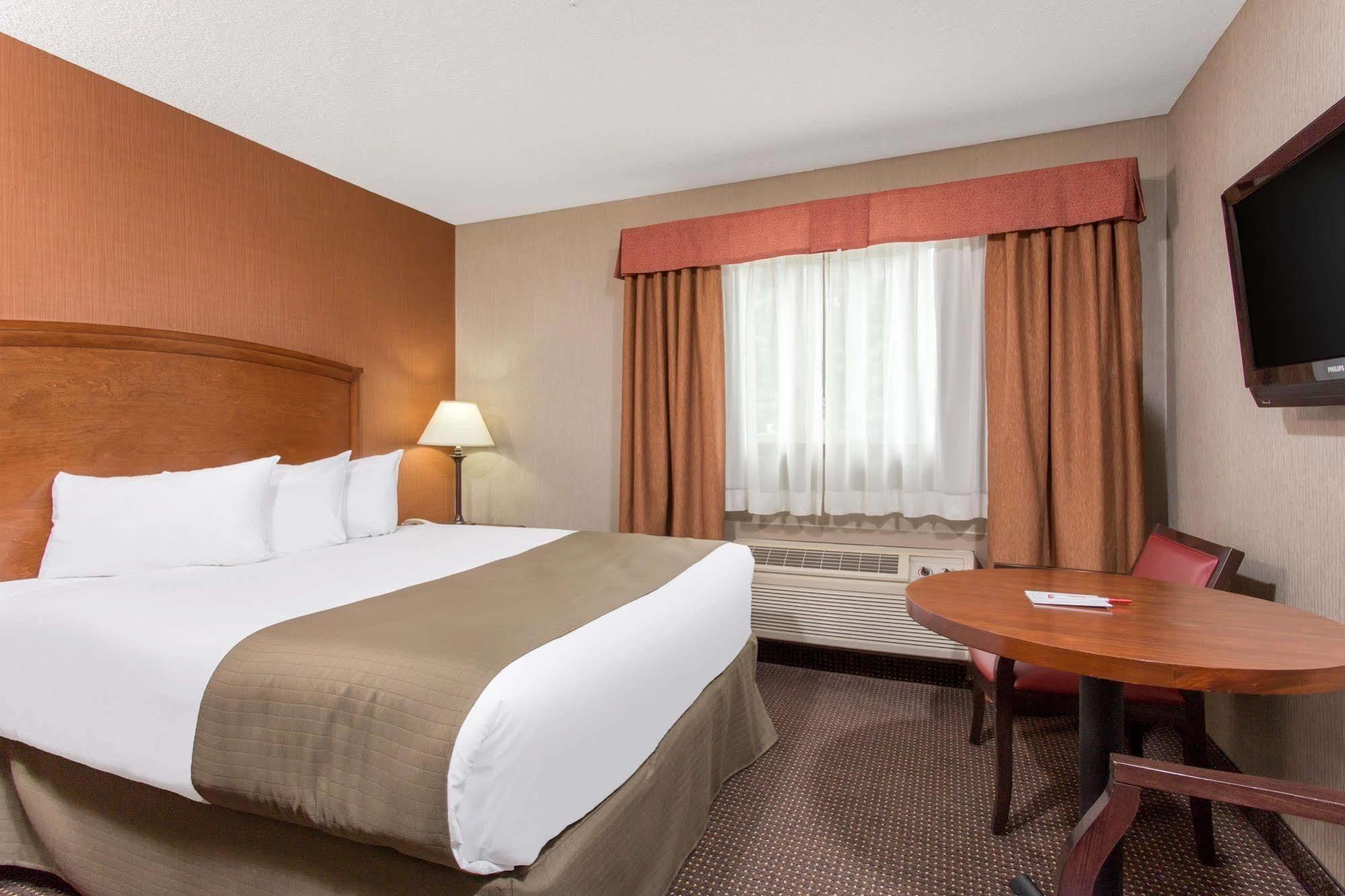 Canmore Inn & Suites Extérieur photo