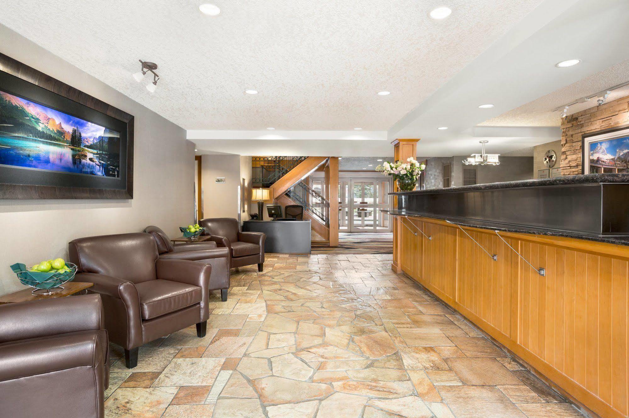 Canmore Inn & Suites Extérieur photo