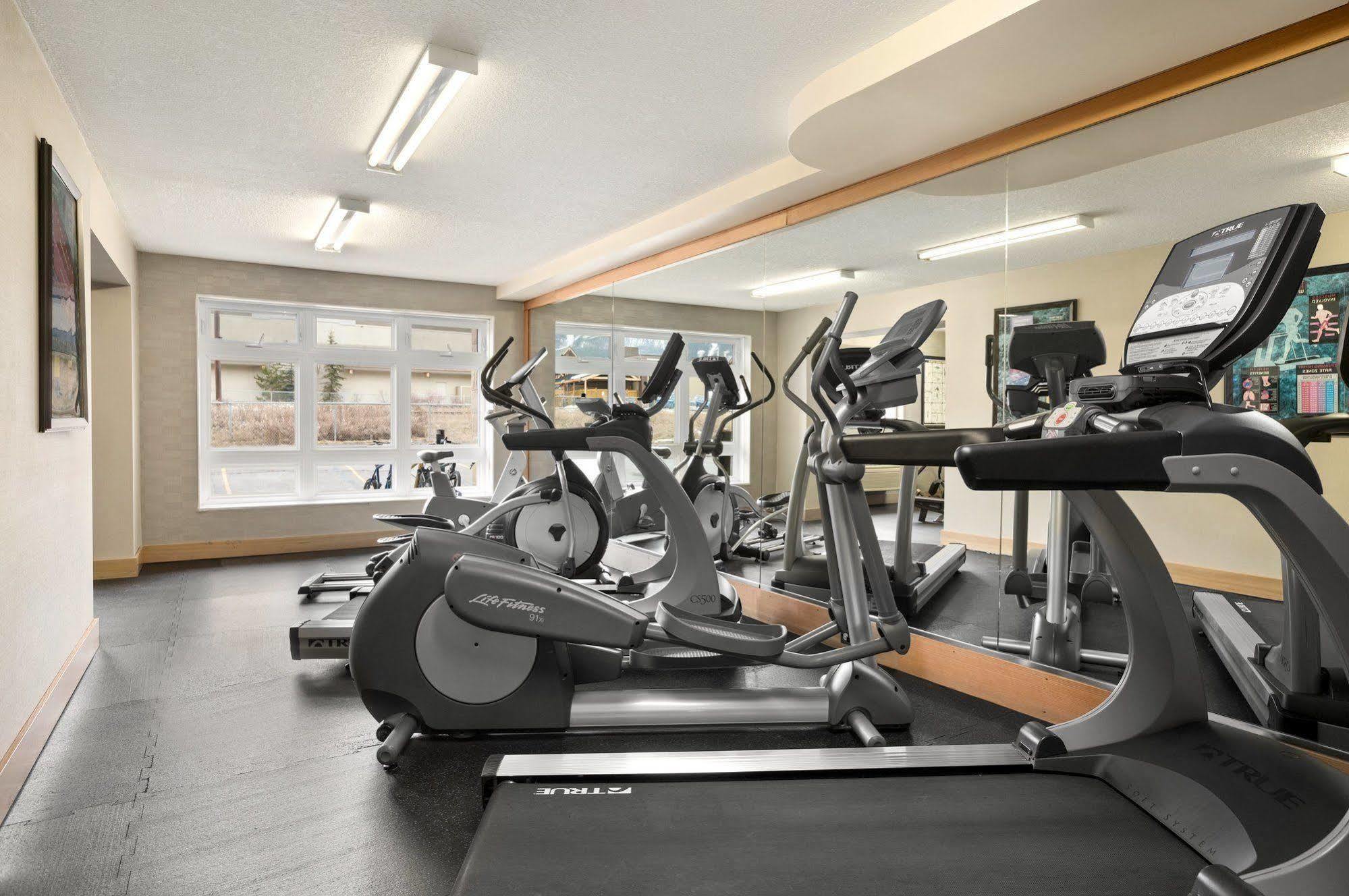 Canmore Inn & Suites Extérieur photo