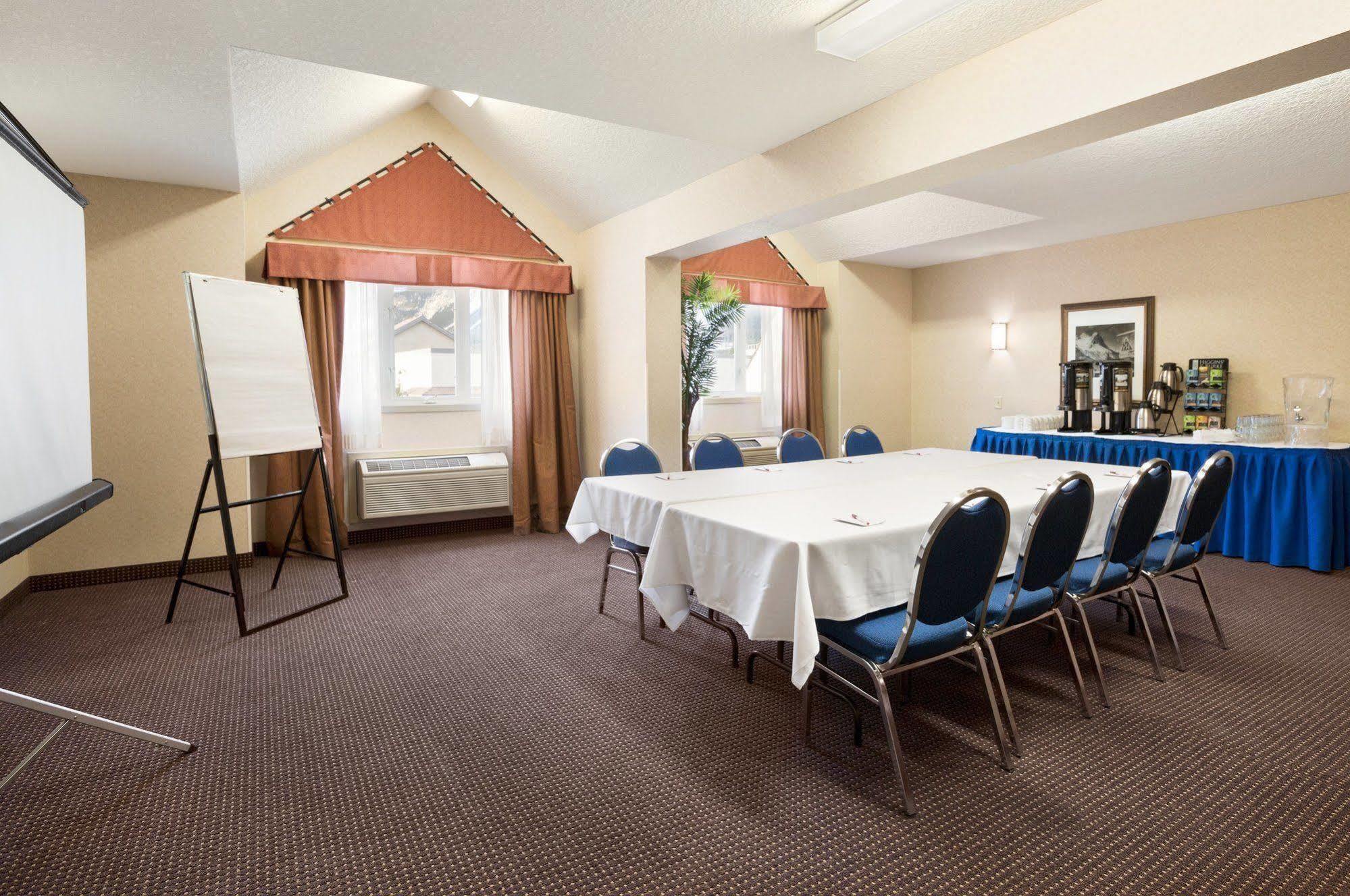 Canmore Inn & Suites Extérieur photo